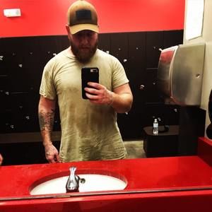 Meet your Posher, Dustin